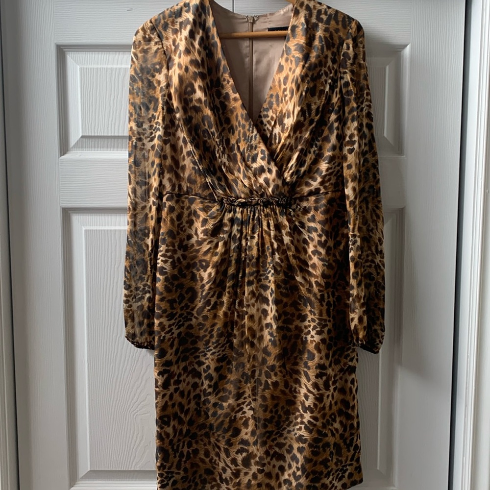 Carmen Marc Valvo silk leopard print lightweight lined wrap top V neck dress EUC